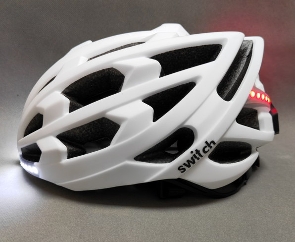 Smart Cycling Helmet With Turn Signal And Bluetooth(图1)
